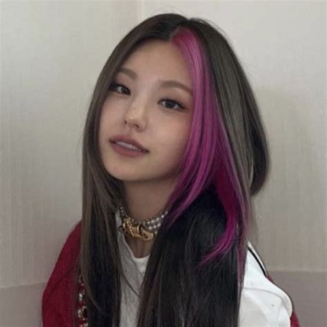 ITZY Yeji Lq Icon Pink Hair Pink And Black Hair Dyed Hair