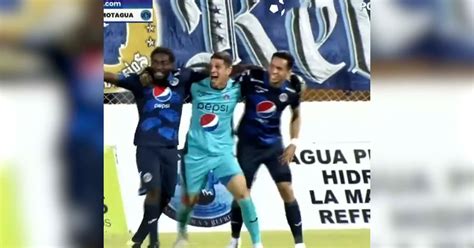 El Gol Desde Mitad De Cancha De Un Arquero Argentino Que Hizo Historia Infobae