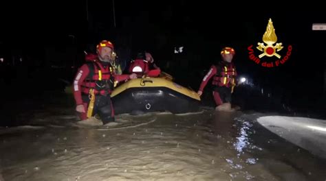 Inundaciones En Italia Provocaron Al Menos Ocho Muertos Y Miles De