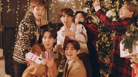 Check Out Bts Cute Santa Claus Outfits For Christmas 2020 Yaay