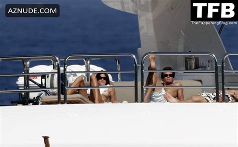 Cindy Crawford Nude And Sexy Photos Collection AZNude