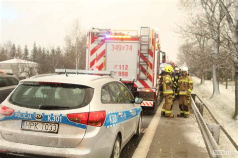 Zderzenie trzech samochodów na DK19