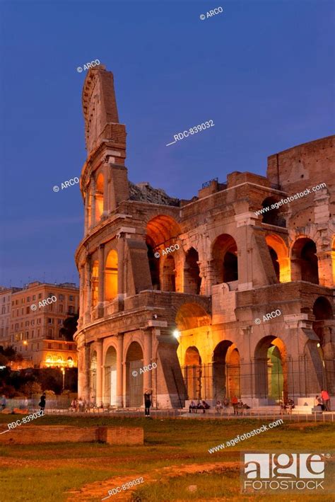 Kolosseum Piazza Del Colosseo Rom Italien Stock Photo Picture And