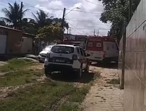 Homem Reage A Assalto E Baleado Dentro Da Casa De Amigo