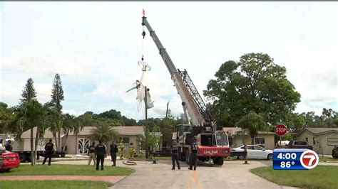 Crews Remove Plane That Crashed Into House In Miramar 911 Calls Released Wsvn 7news Miami