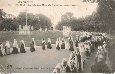 Lourdes France Les Pyr N Es Lourdes Les Enfants La Procession