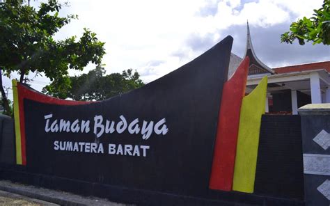 Terdakwa Korupsi Pembangunan Gedung Taman Budaya Sumbar Dituntut