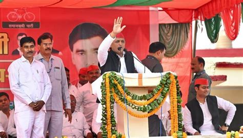 Akhilesh Yadav In Gorakhpur Public Will Teach A Lesson To Bjp In Lok