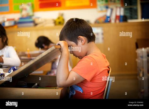 Casier Scolaire Garçon Banque De Photographies Et Dimages à Haute