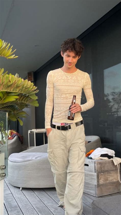 Pin On Troye Sivan Troye Sivan Indie Fashion Men Summer Attire