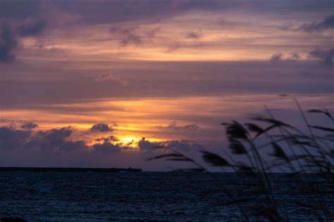 デスクトップ壁紙 日光 日没 雲 ビーチ 日の出 イブニング 海岸 太陽 地平線 雰囲気 夕暮れ ソル 夜明け 海洋 波 ヒメル モルン