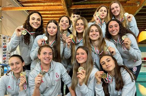 Nuoto Artistico La Squadra Juniores Della Rari Nantes Savona