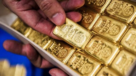 Gold Soars To Record High In Pakistan Per Tola Hits Rs 285 400