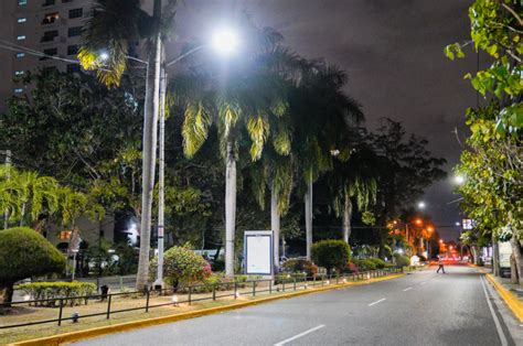 Edesur Coloca Luces M S Led En Varias Avenidas Del Distrito