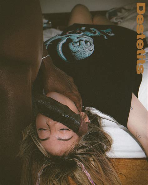 Celeb Alison Wonderland Nude Photo 20