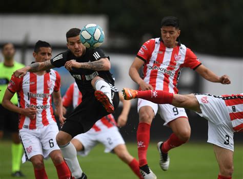 Primera Nacional: Riestra empató con Instituto y perdió la chance de