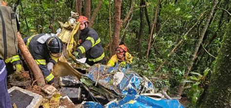 Avião de pequeno porte cai e deixa dois mortos em SP Metro 1