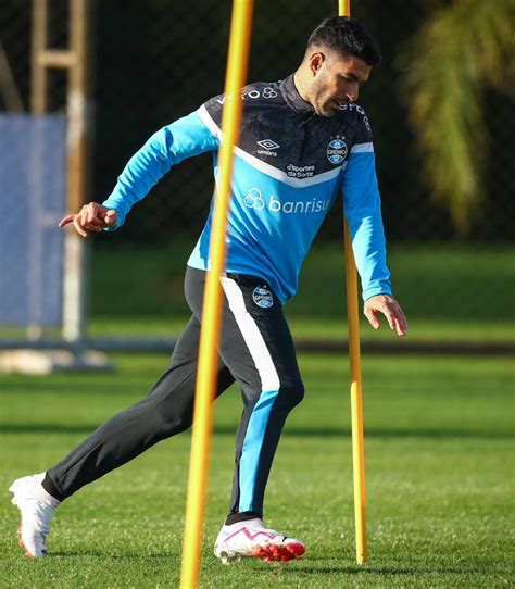 Soccer News Grêmio on Twitter Suárez em ação no treino do Grêmio