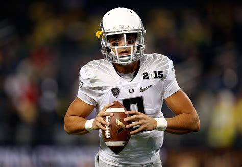 Video: Oregon Ducks QB Marcus Mariota throws first touchdown in ...