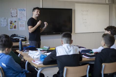 El Consejo Escolar Recomienda Prohibir El Uso Del M Vil En Secundaria