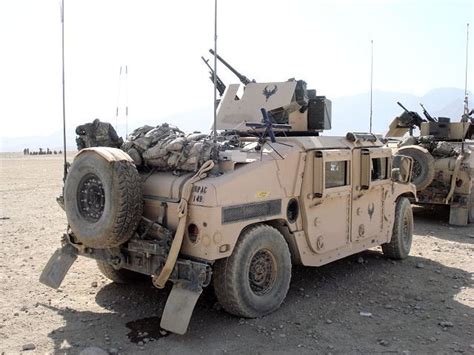 M1151 m1151a1 humvee expanded capacity armament carrier armour ...