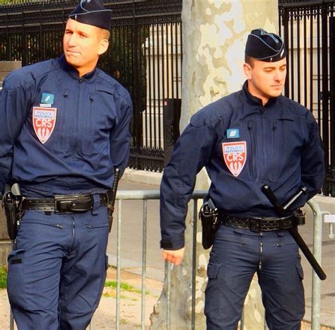 Police Nationale Hommes En Uniforme Crs Police Policier Francais