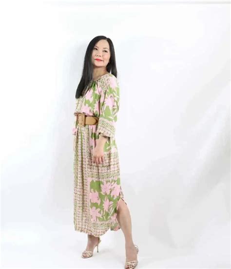 I'm 5'2", this is how to pull off a long dress if you are short ...