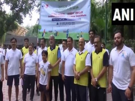 Ministry Of Steel Launches Swachhata Run Amid Nationwide Cleanliness