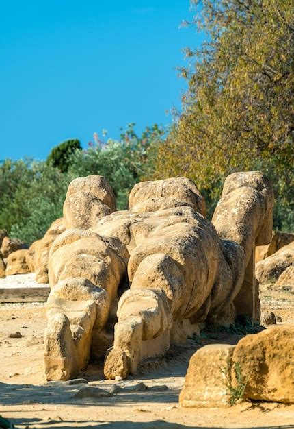 Statue Tombée D atlas Au Temple De Zeus Olympien Dans La Vallée Des