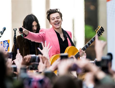 Watch Harry Styles Perform Carolina Deliver James Cordens Monologue