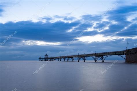 Sunset over Clevedon Pier, North Somerset, England, UK — Stock Photo ...