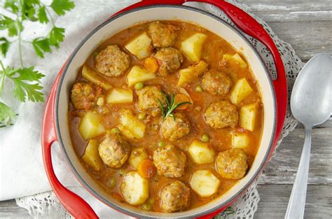 Alb Ndigas De Carne Picada Con Patatas Plato Tradicional Para Toda La