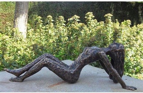 Tuinbeeld Bronzen Beeld Modern Naakte Vrouw Bronzart Bol