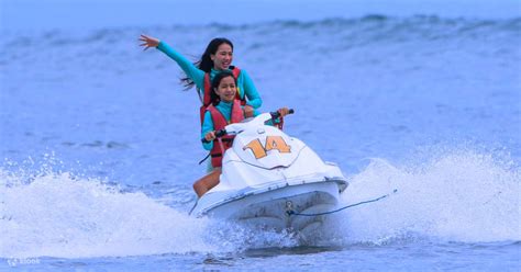 Đi Jet Ski Và Các Môn Thể Thao Nước Tại Bãi Biển Tanjung Benoa Ở Bali