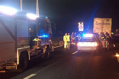 Milano Tragedia In Tangenziale Ragazzo Scende Dall Auto Dopo Un