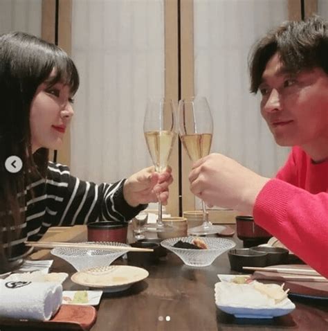 Lee Dong Guk And His Wife Celebrate Their 17th Wedding Anniversary U