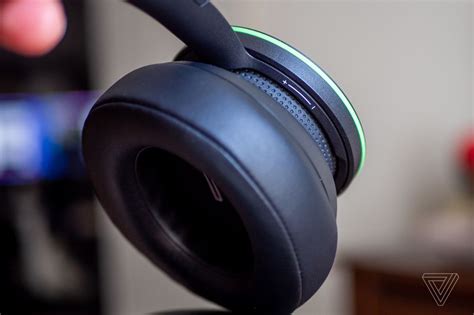 Microsoft Xbox Wireless headset review: mic drop - The Verge