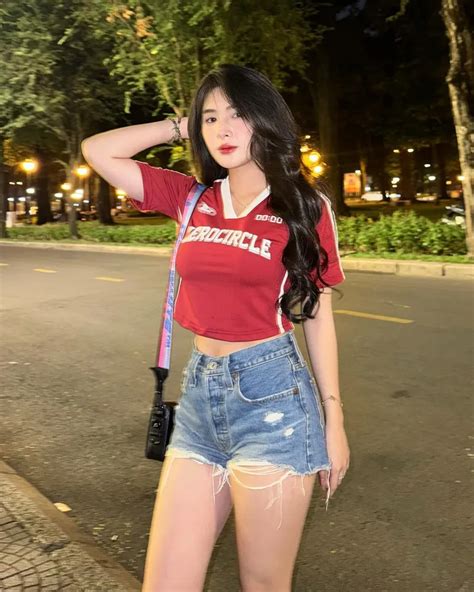 ảnh Quỳnh Alee bikini đẹp tự tin khoe body xịt keo