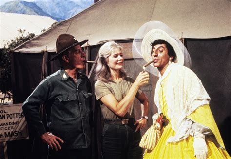 10 rare photos from the set of 'M*A*S*H' | Rare photos, Alan alda, Loretta