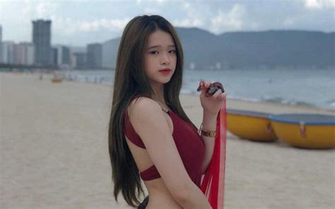 Diên áo thể thao cổ vũ ĐT Việt Nam Hot girl tuổi bị hỏi Sao không khoe vòng
