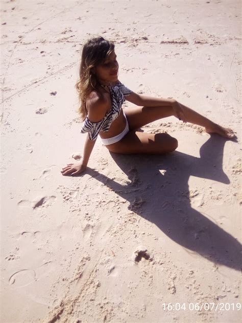 Hot Sexy Caroline Jones Bikini Pics