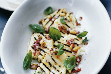 Grillad Halloumi Med Chili Citron Och Pinjen Tter Recept Zeta