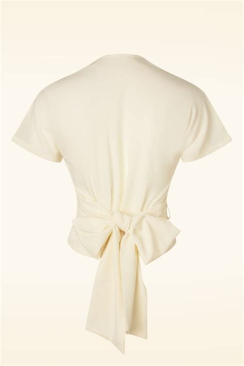 Rock N Romance Darla Short Sleeve Wrap Blouse Années 50 En Blanc Vieilli Acheter Chez Topvintage