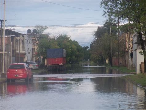 Videos S Enz Pe A Bajo Agua Y Una Mujer Herida Por El Temporal Le