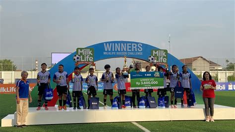 Tim Arjuna Dan Gatotkaca Juara Milklife Soccer Challenge 2023 Batch 3