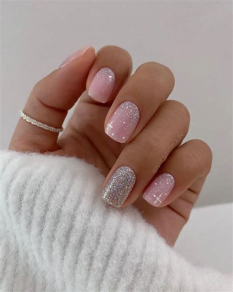 55 Pretty Winter Nails to Inspire You Unhas natalícias Unhas neutras