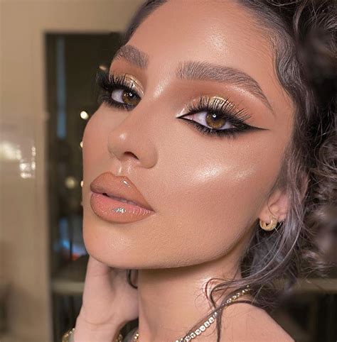 Pinterest Nandeezy † Glamour Makeup Gold Makeup Looks Prom Eye Makeup