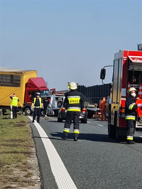 Sterkowiec Wypadek Na Autostradzie A Dwie Osoby Ranne Droga By A