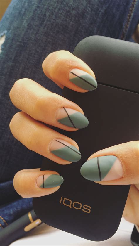 Graphic Matte Almond Manicure In Grey And Black Cute Gel Nails Chic