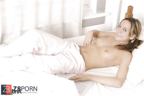 Andi Pinkish Tastey In Sofa ZB Porn